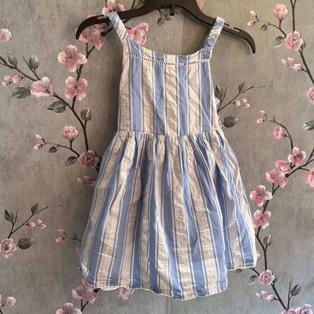 Tahari dress size 4T blue and white flowy cut out back dress